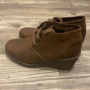 Women’s booties brown size 7.5